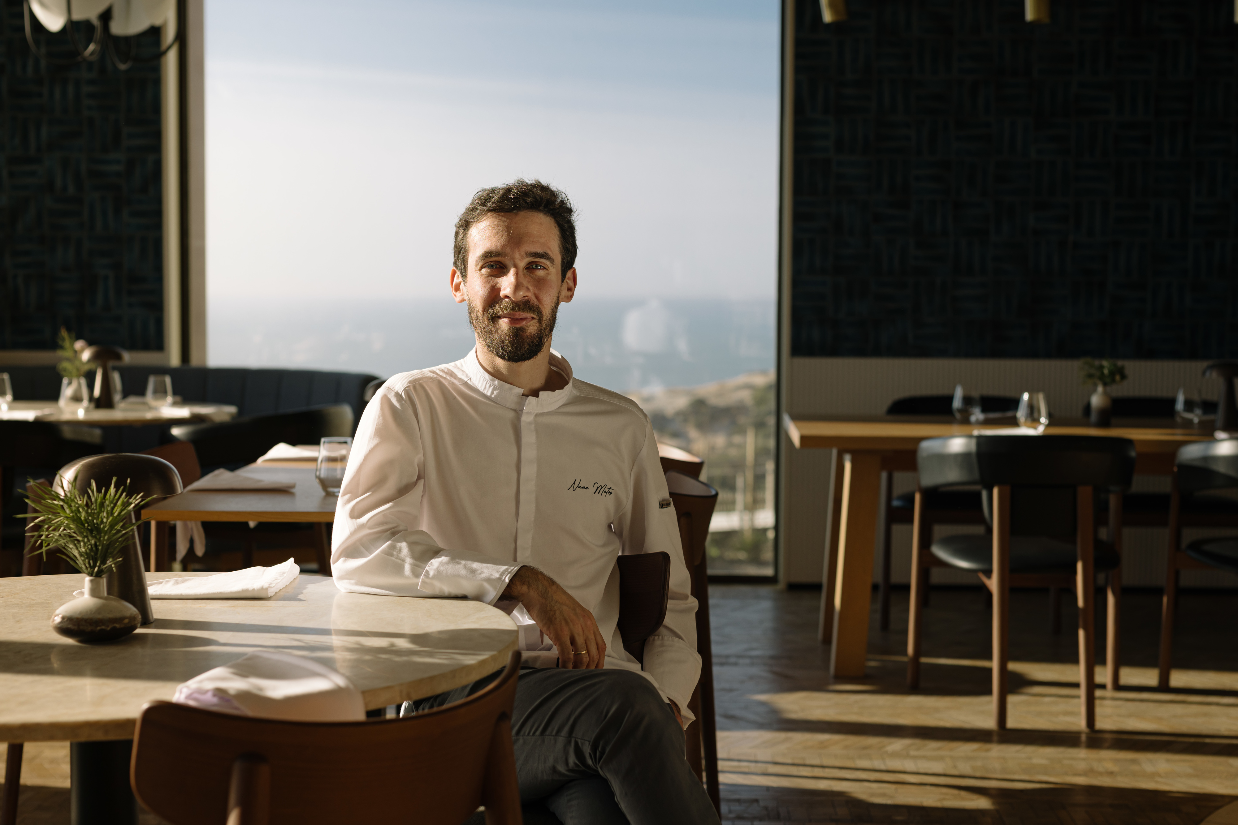 Nuno Matos trocou o campo pela praia. Surfámos a (deliciosa ) Onda do chef no Aethos Ericeira