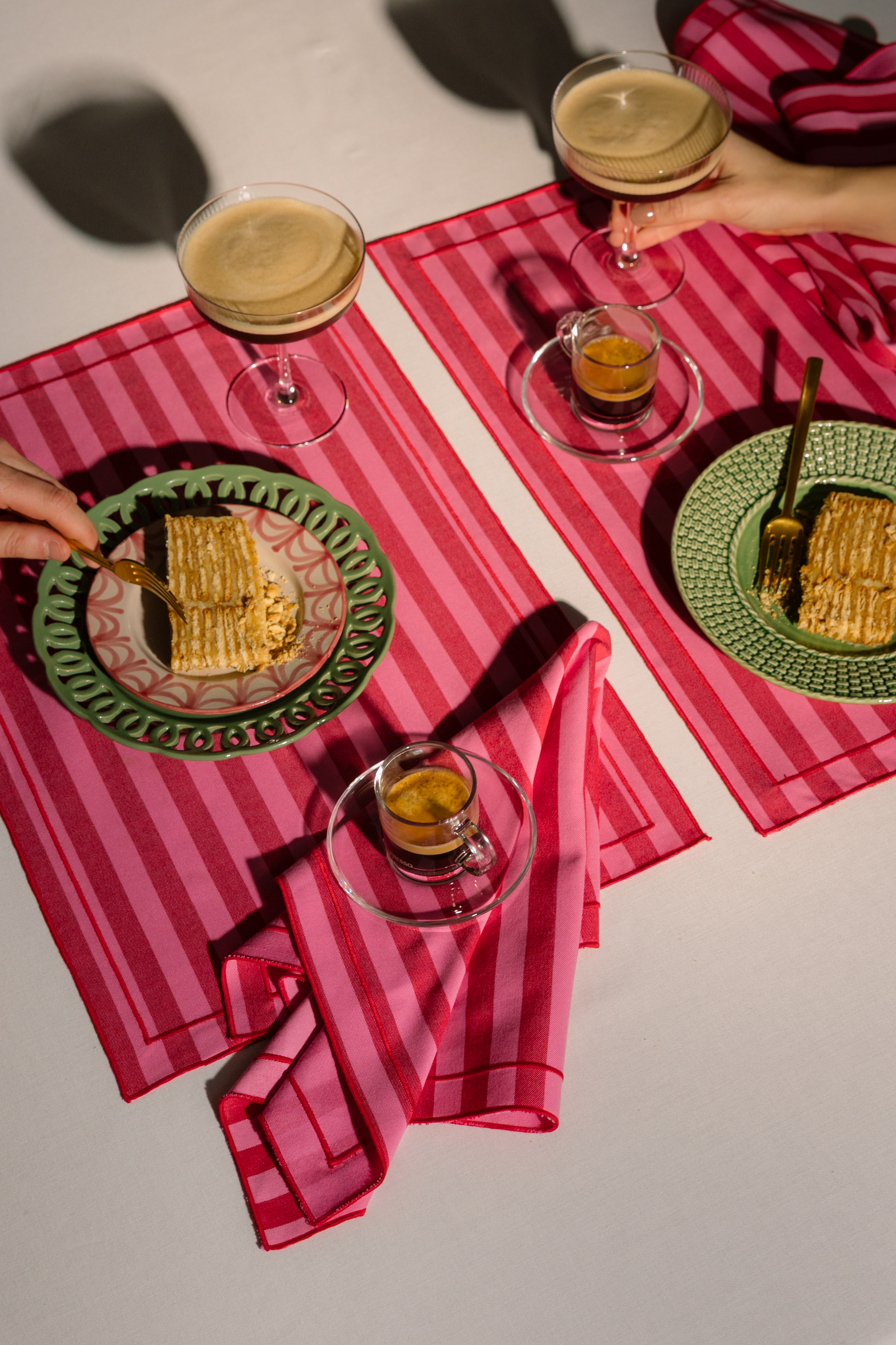 Estamos apaixonados por esta colaboração (instagramável) da Nespresso com a Torres Novas. Veja as peças de edição limitada