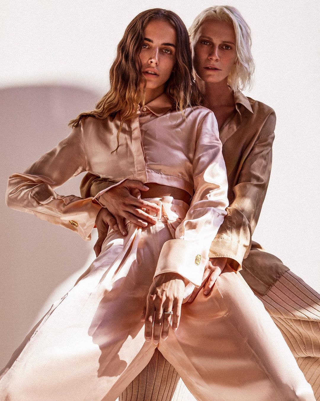 Atriz portuguesa que burlou dezenas de pessoas terá fugido para Itália com a namorada