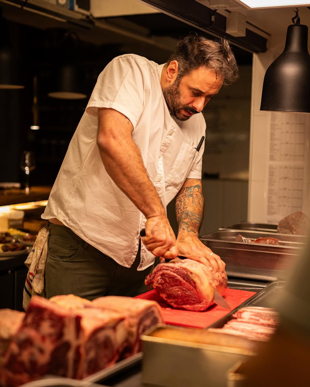 Cliente criticou restaurante de carnes por não terem oferta para vegans. Saiba a resposta do dono, que já está viral