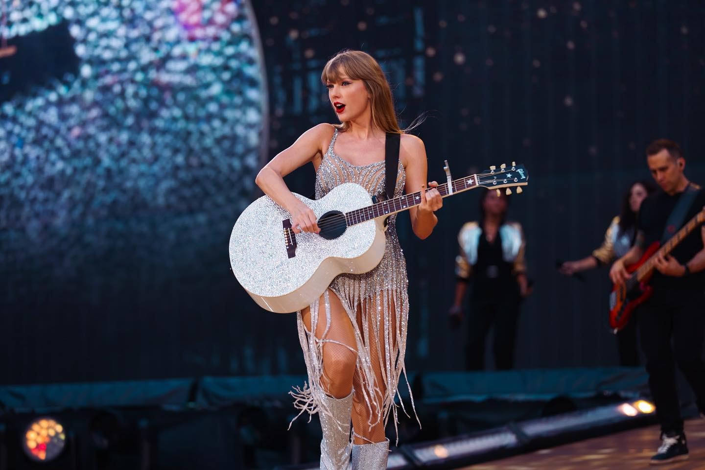 Taylor Swift deu mais de 50 milhões de euros à equipa da The Eras Tour. Cada motorista recebeu 91 mil