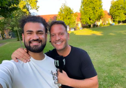 Fã de Ronaldo está a dormir no carro há 7 dias para conseguir autógrafo — e até comoveu Cândido Costa. Veja o vídeo