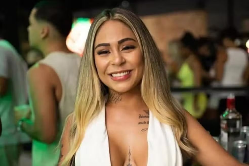 Atriz porno morre depois de cair da varanda de hotel enquanto filmava ménage com 2 homens