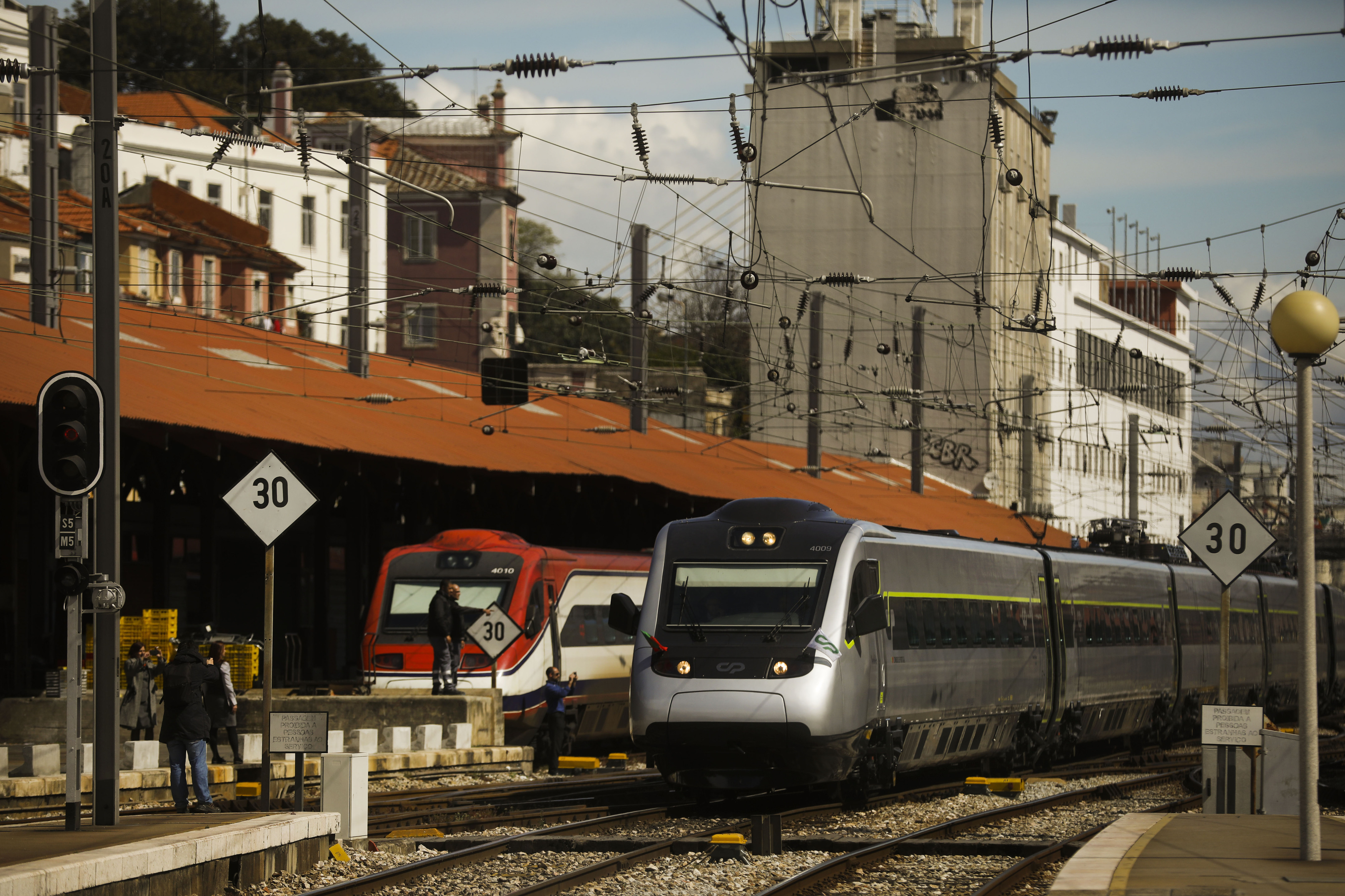 Viagens de comboio no Natal? CP alerta para alterações à circulação