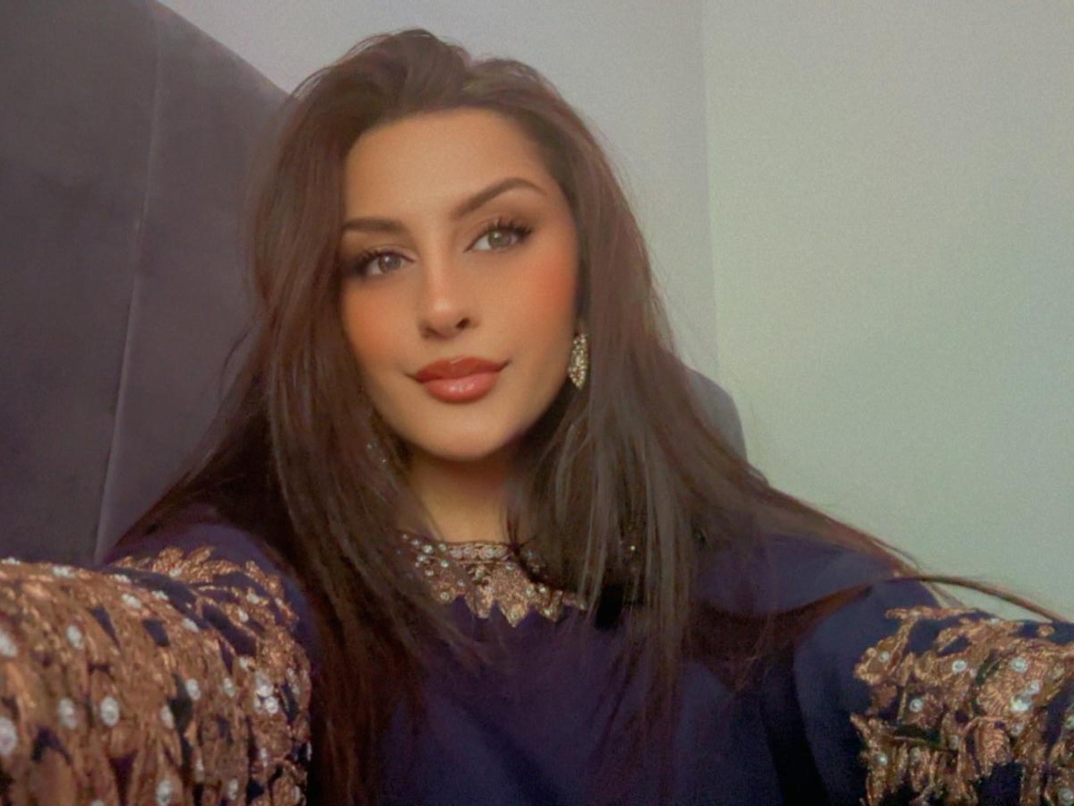 Mulher de 32 anos morre atingida por um ramo de árvore ao tentar proteger o carrinho em que a filha seguia