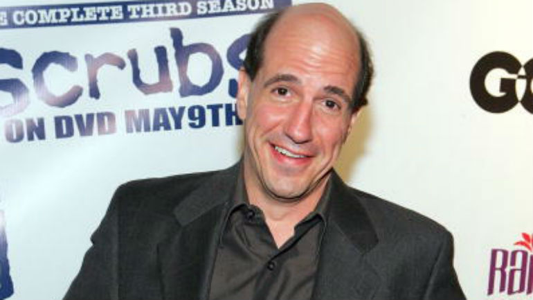 Sam Lloyd. Ator de “Scrubs” diagnosticado com cancro do pulmão e tumor cerebral