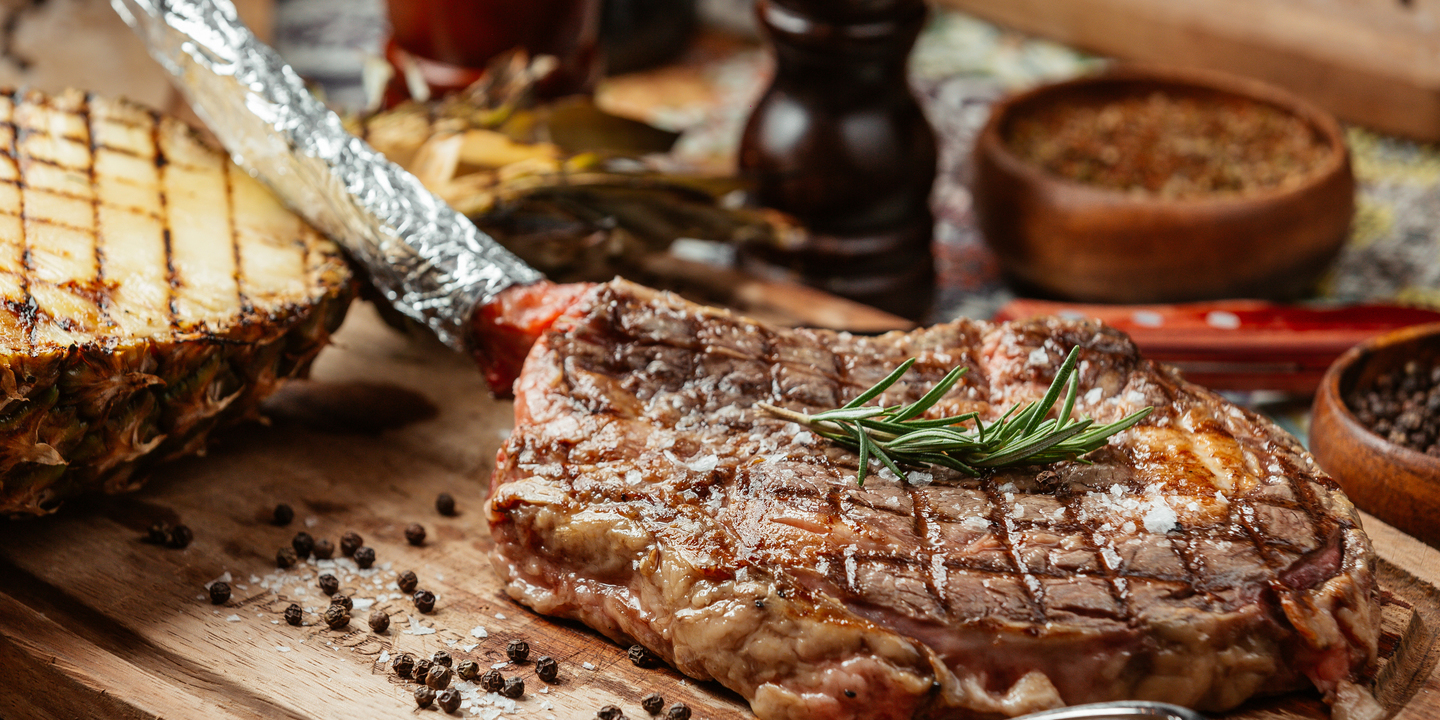200 g de carne num prato é uma "enormidade que põe em risco a saúde", alerta nutricionista