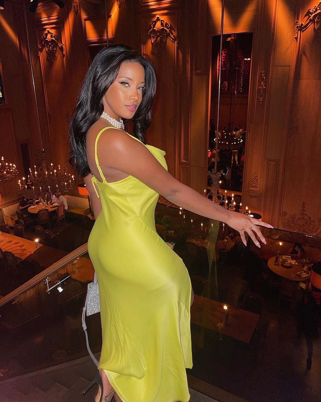 Influenciadora recusa-se a dividir a conta em encontros. O objetivo? Manter a sua “dignidade intacta”