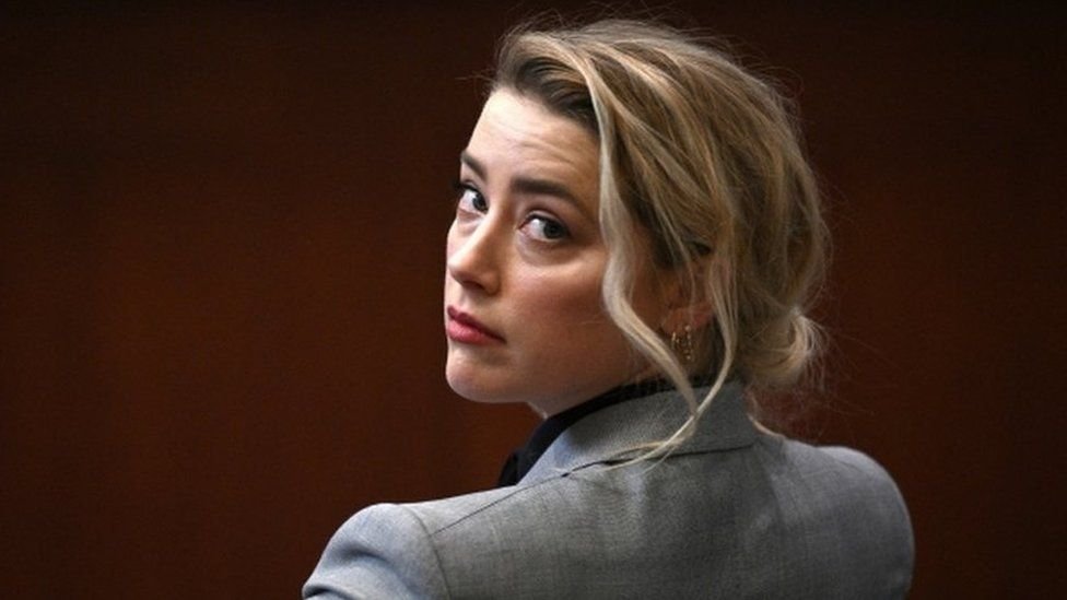 Amber Heard descreve “inspeção vaginal” nas mãos de Depp. Ator estaria em busca de cocaína