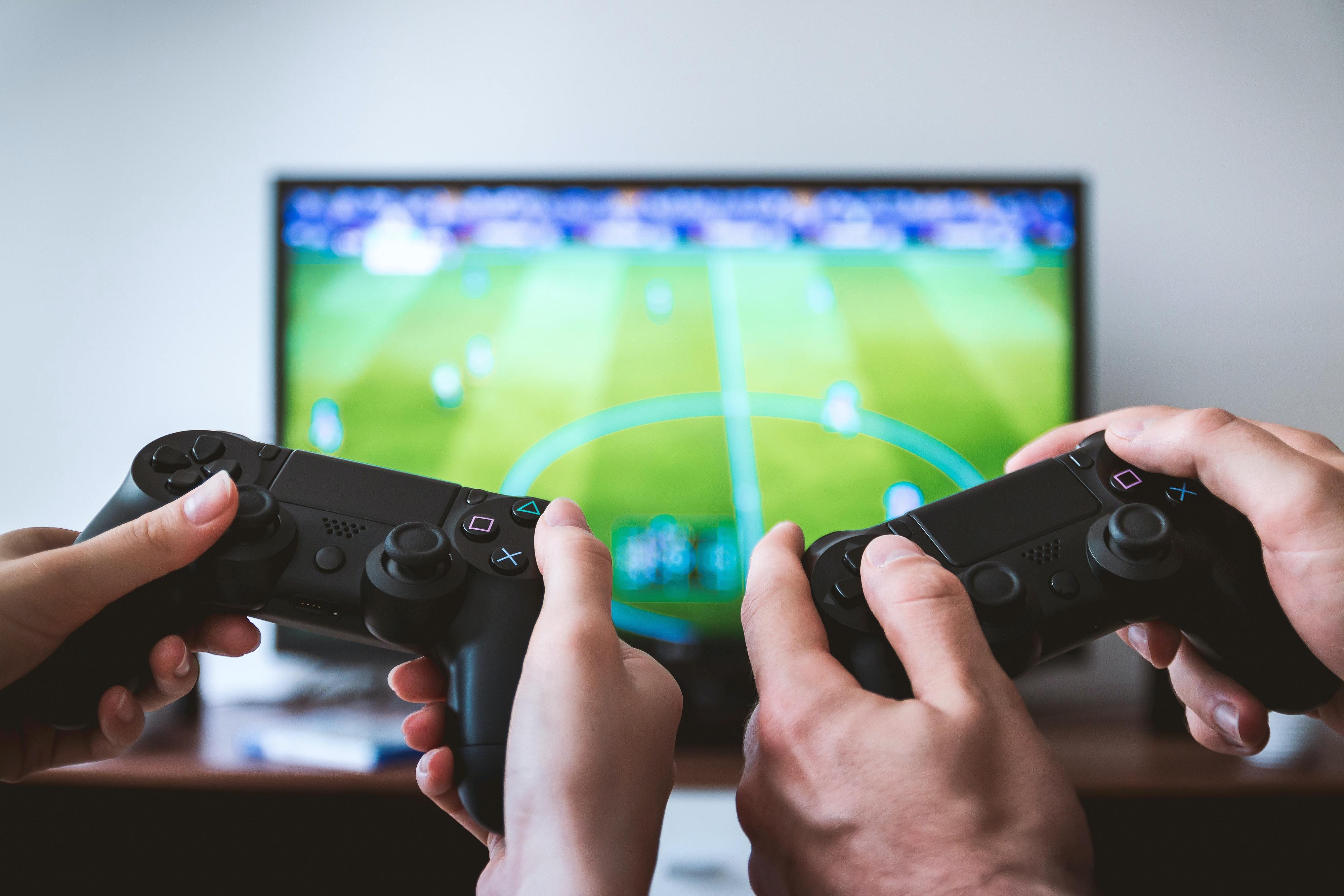 Receitas da indústria de videojogos “saltam” em 2020 e ultrapassam as do cinema e desporto