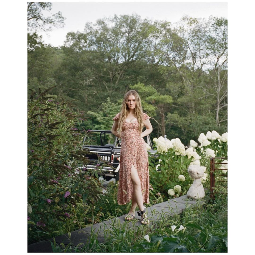 Anna Delvey, a burlona da série da Netflix, participa em reality show nos EUA (e com pulseira electrónica)