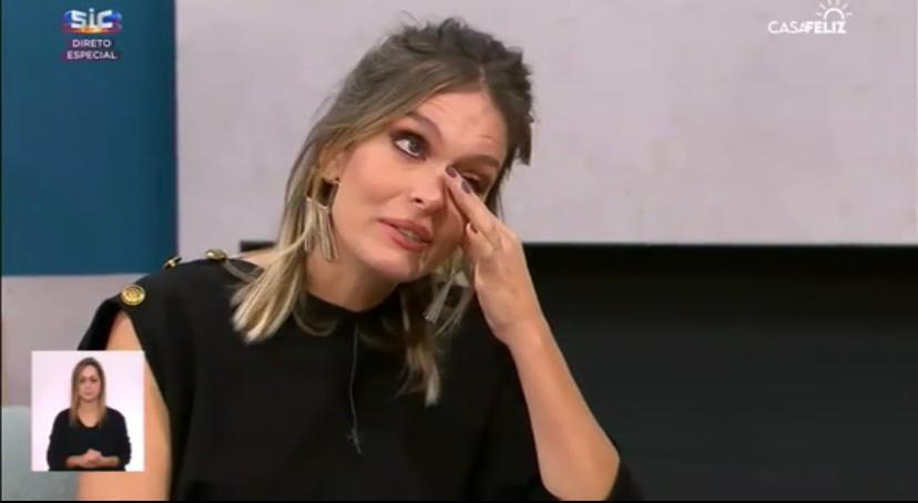 Diana Chaves emociona-se em direto e pede ajuda a João Baião
