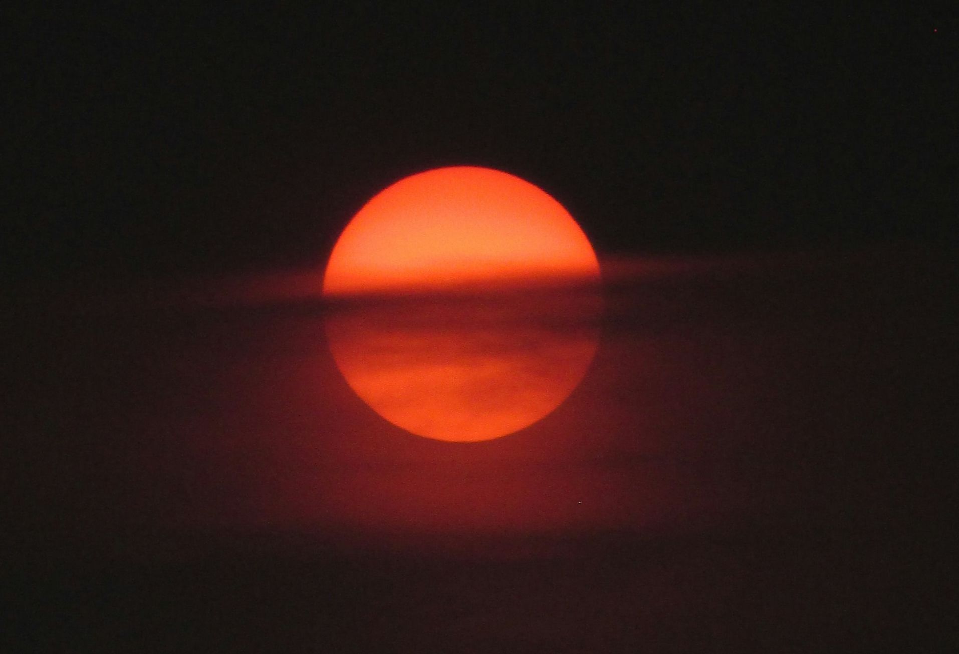 Hoje é dia de eclipse solar. Veja em direto e saiba como aproveitar o espetáculo sem correr riscos