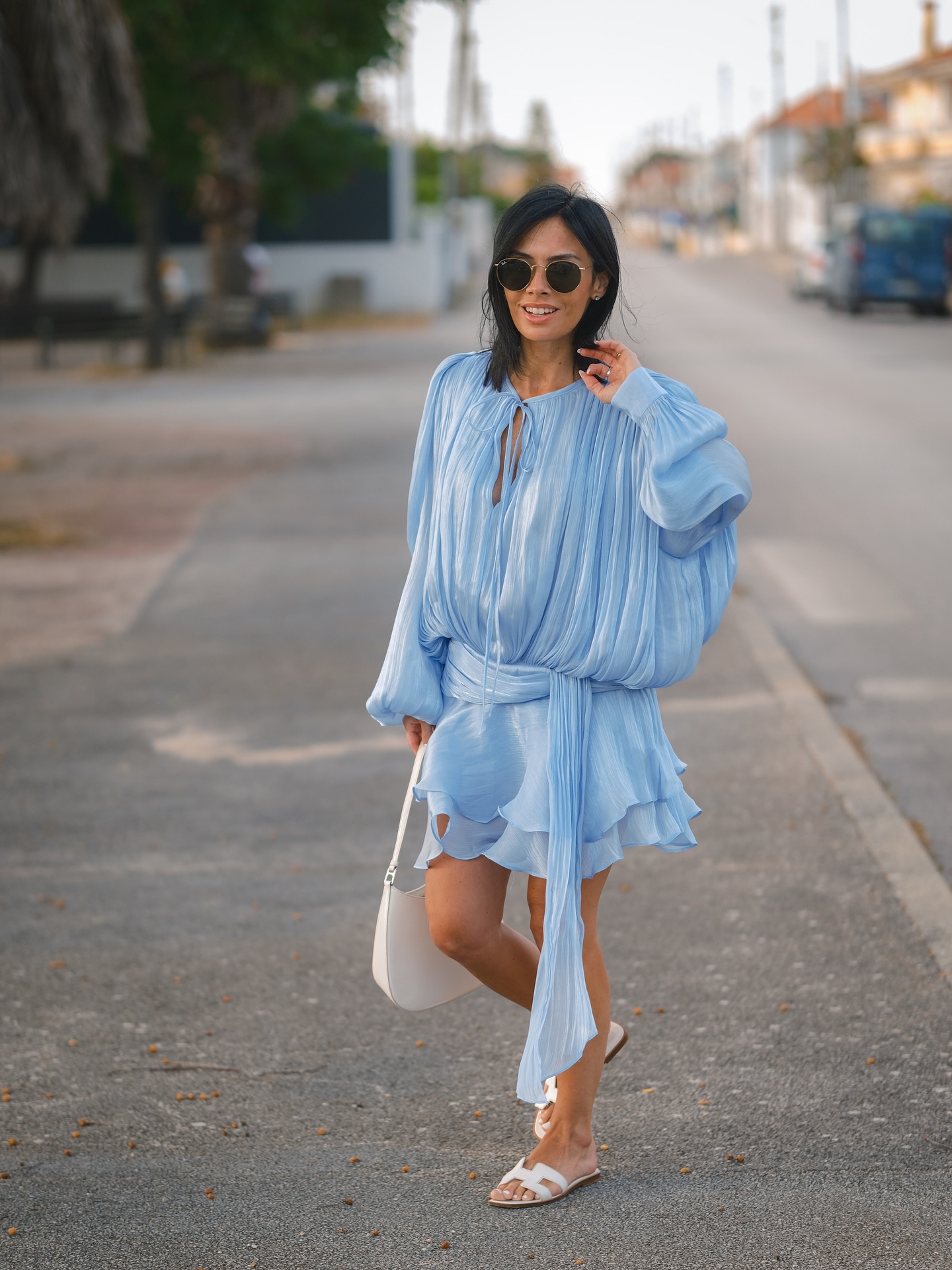 Estamos loucos com este vestido azul de Mia Relógio (e temos mais 8 opções no tom tendência desde 19,99€)