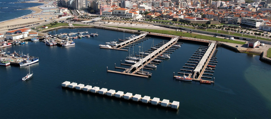 Homem de 57 anos e jovem de 16 morrem afogados na Póvoa de Varzim. Carro caiu ao mar