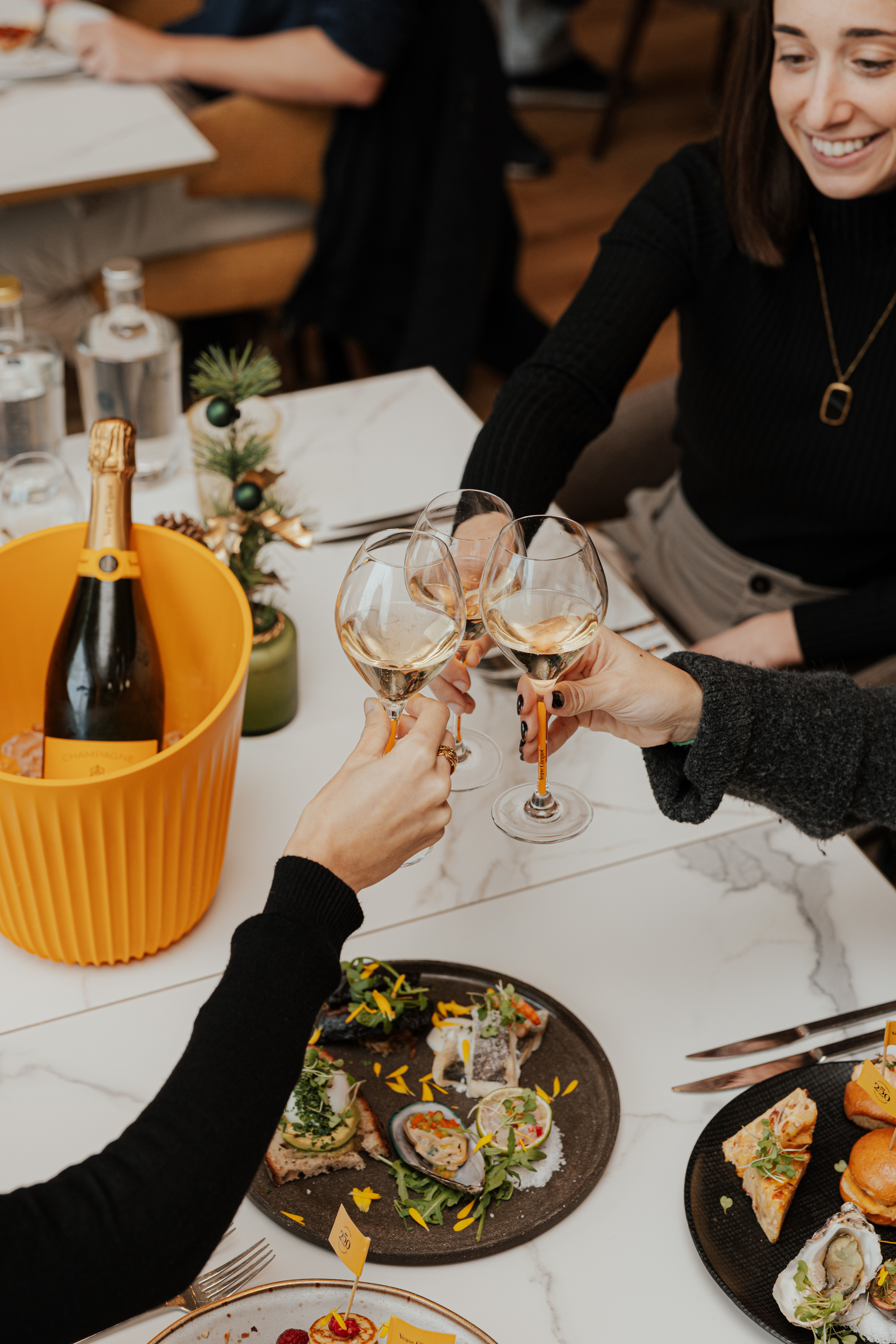 Neste novo brunch em Lisboa, pode desfrutar do melhor champanhe francês com vista para o Tejo