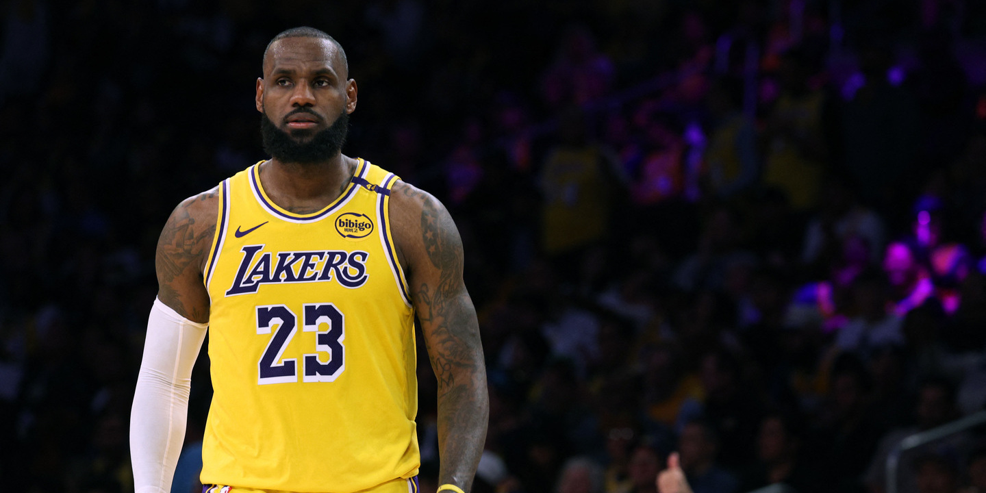 LeBron James tornou-se o terceiro jogador com mais jogos na NBA