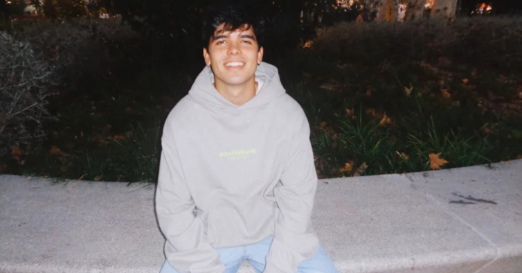 Iñigo Quintero, a nova estrela da música espanhola. “Sou cristão e é uma canção que fala sobre a fé”