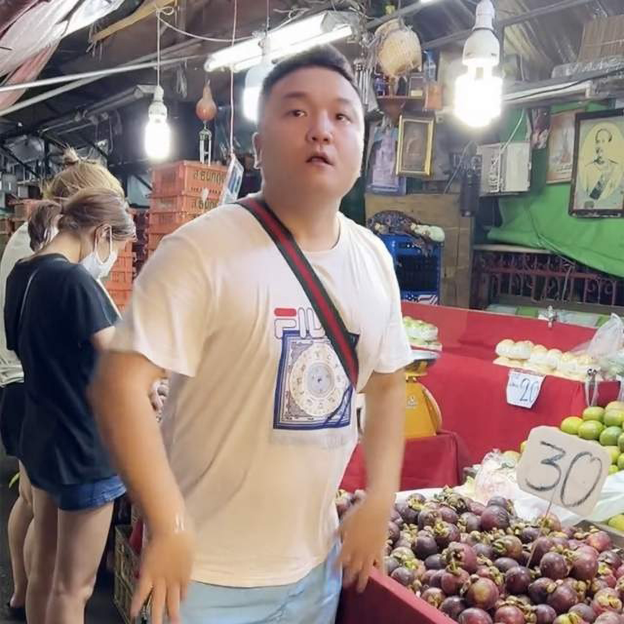 Blogger Fatty Goes To Africa foi esfaqueado até à morte por um rival. Aconteceu tudo em direto