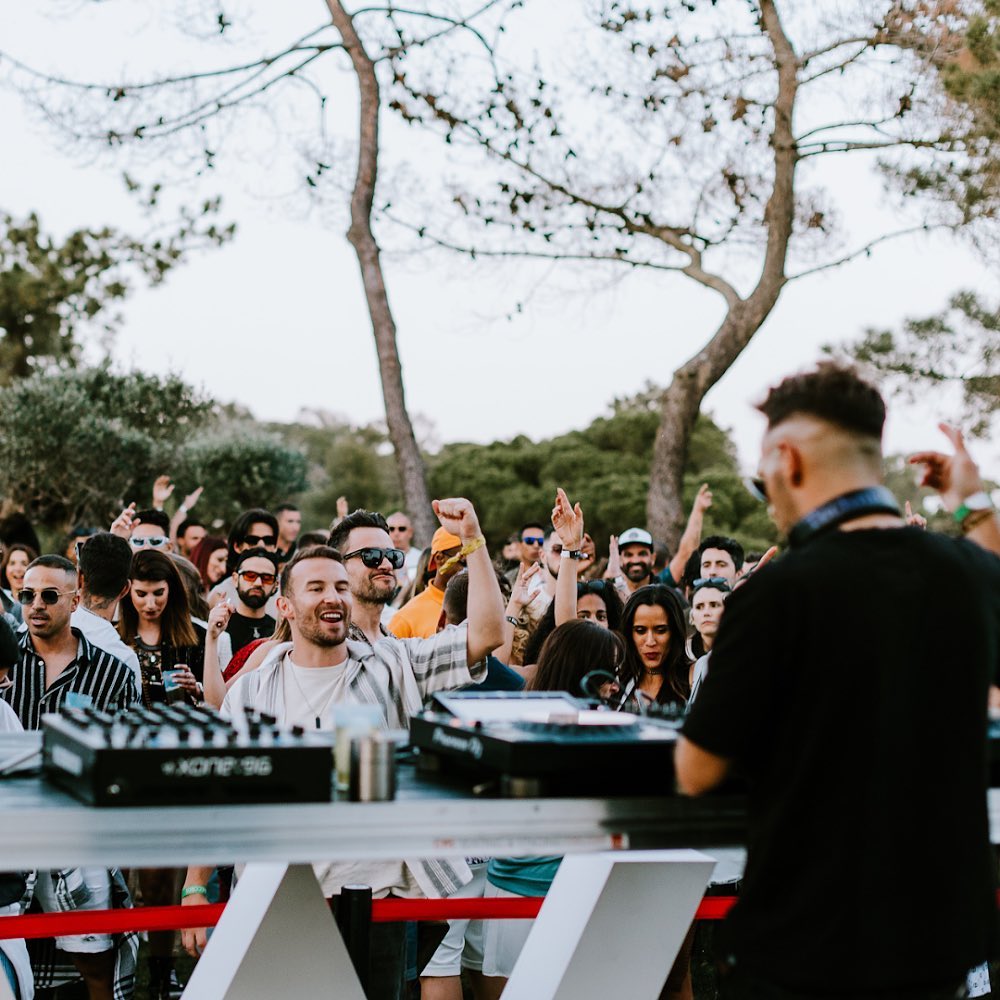 Dezenas de DJ’s de música eletrónica vão atuar no W Algarve durante o verão. Veja a programação