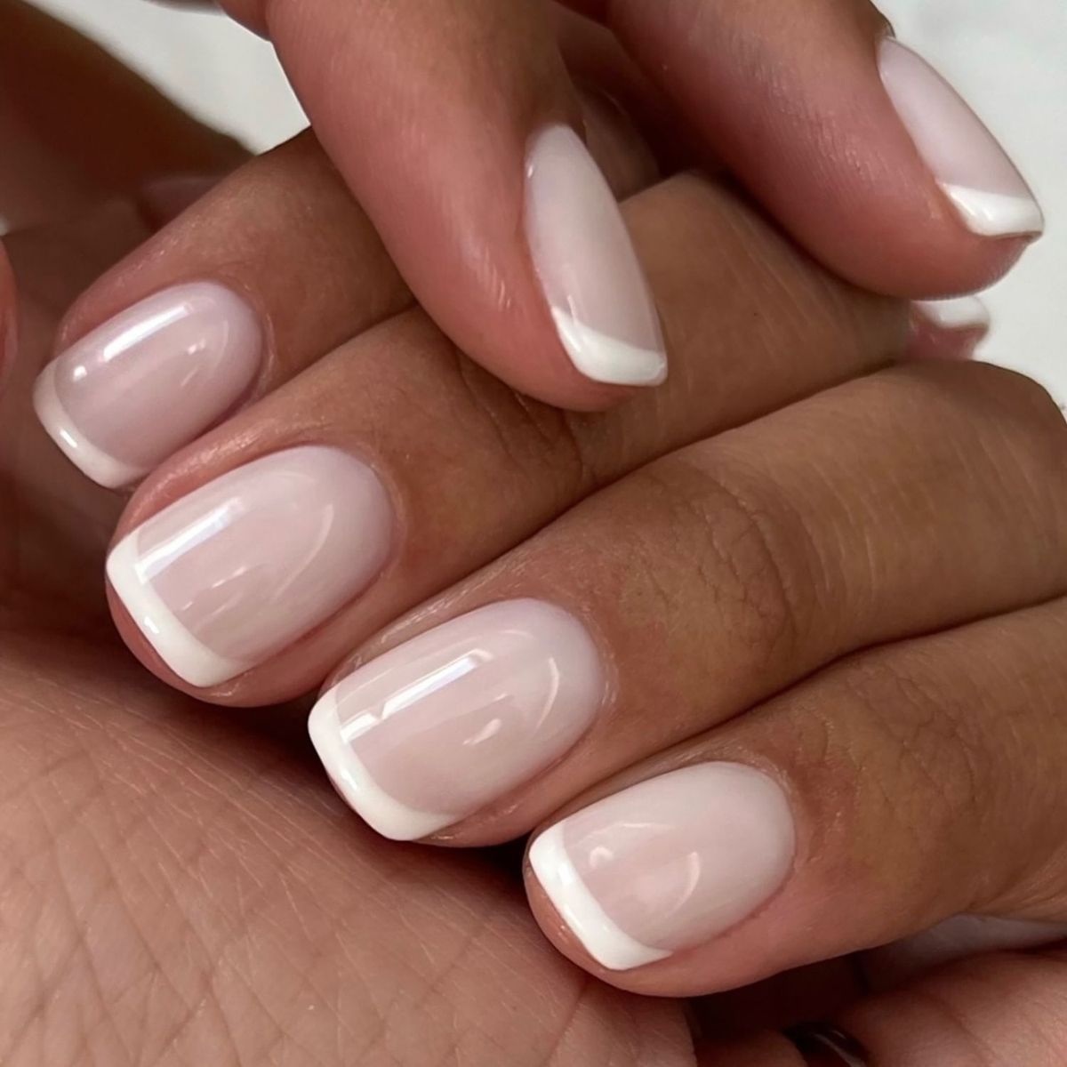 Leitoso não tem de ser sinónimo de unhas aborrecidas. 15 formas de usar esta cor neutra com muita pinta