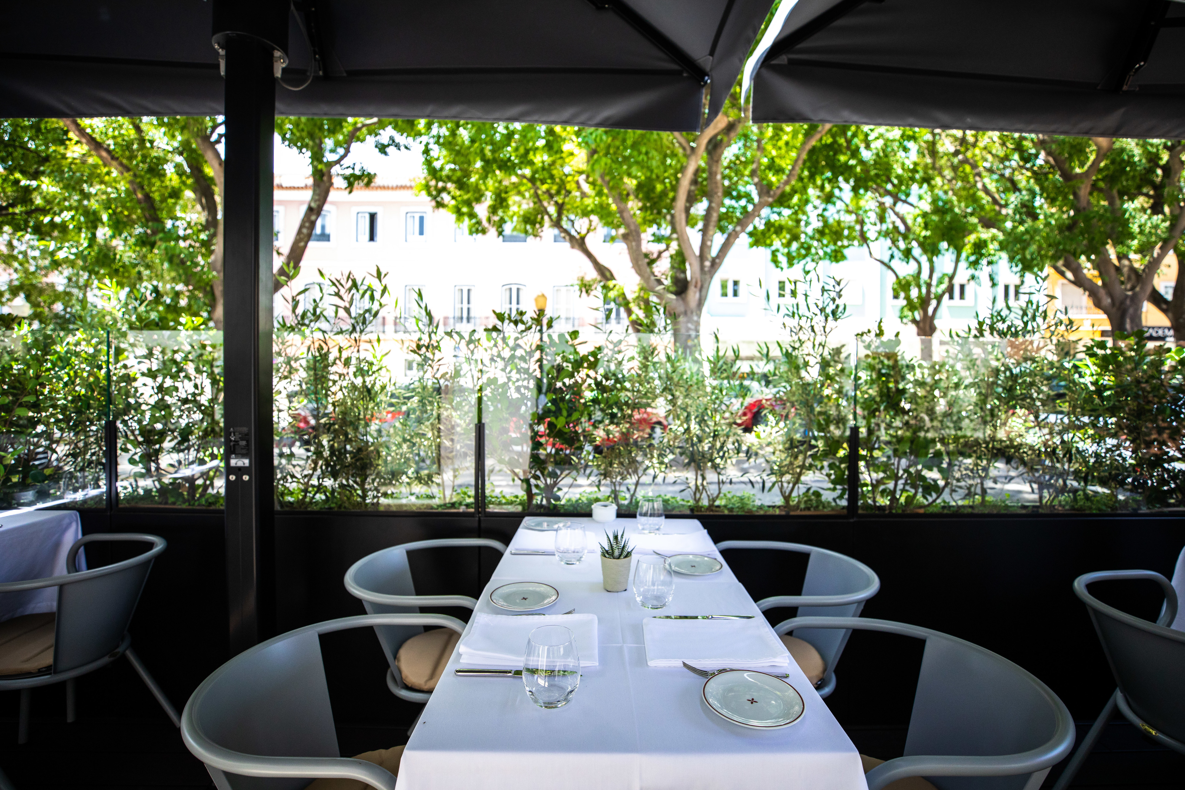 Que tal um cocktail e uns petiscos numa esplanada, depois do trabalho? Reúna os amigos