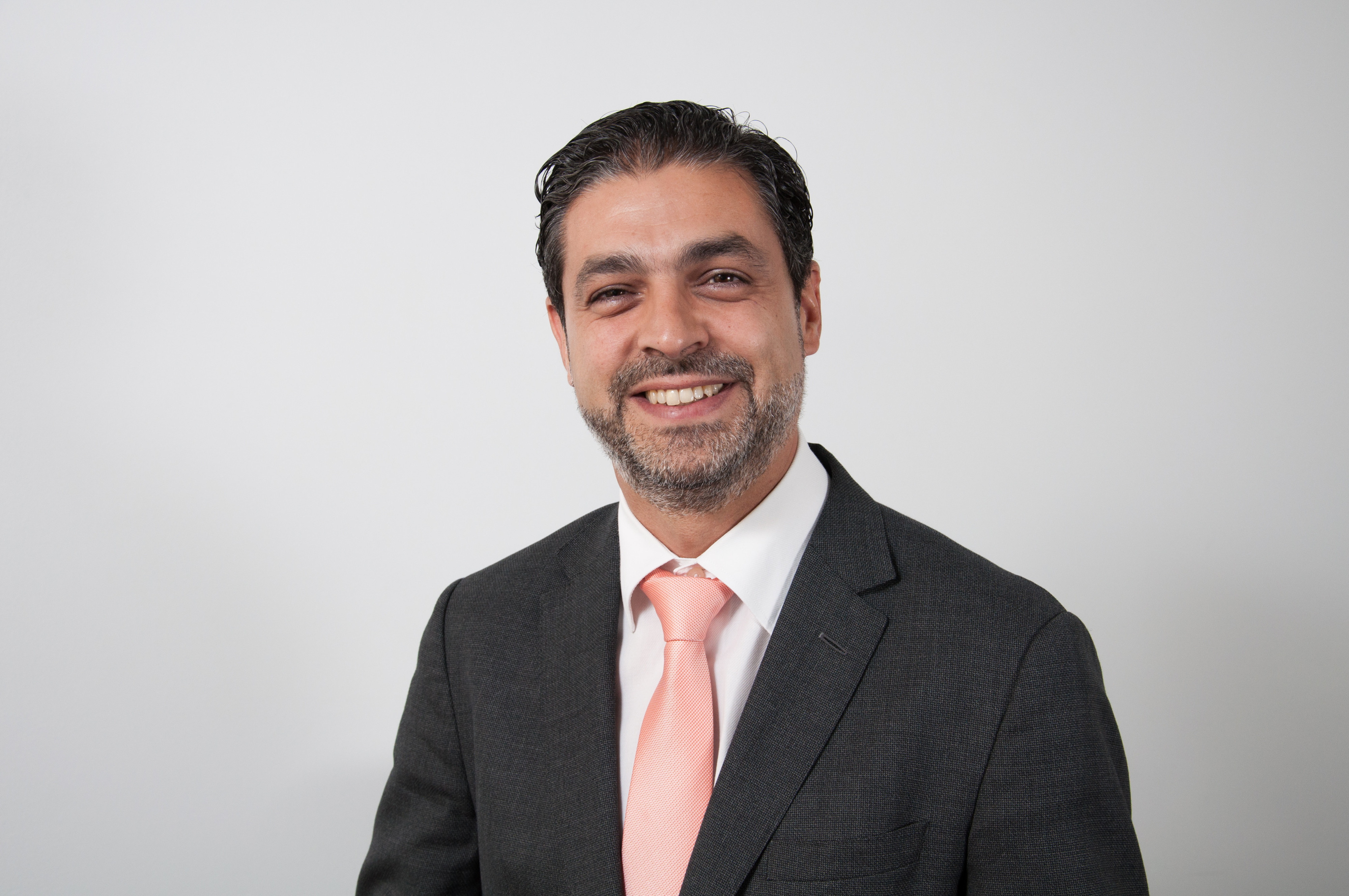 Opinião: Digitalizar os serviços públicos, custe o que custar