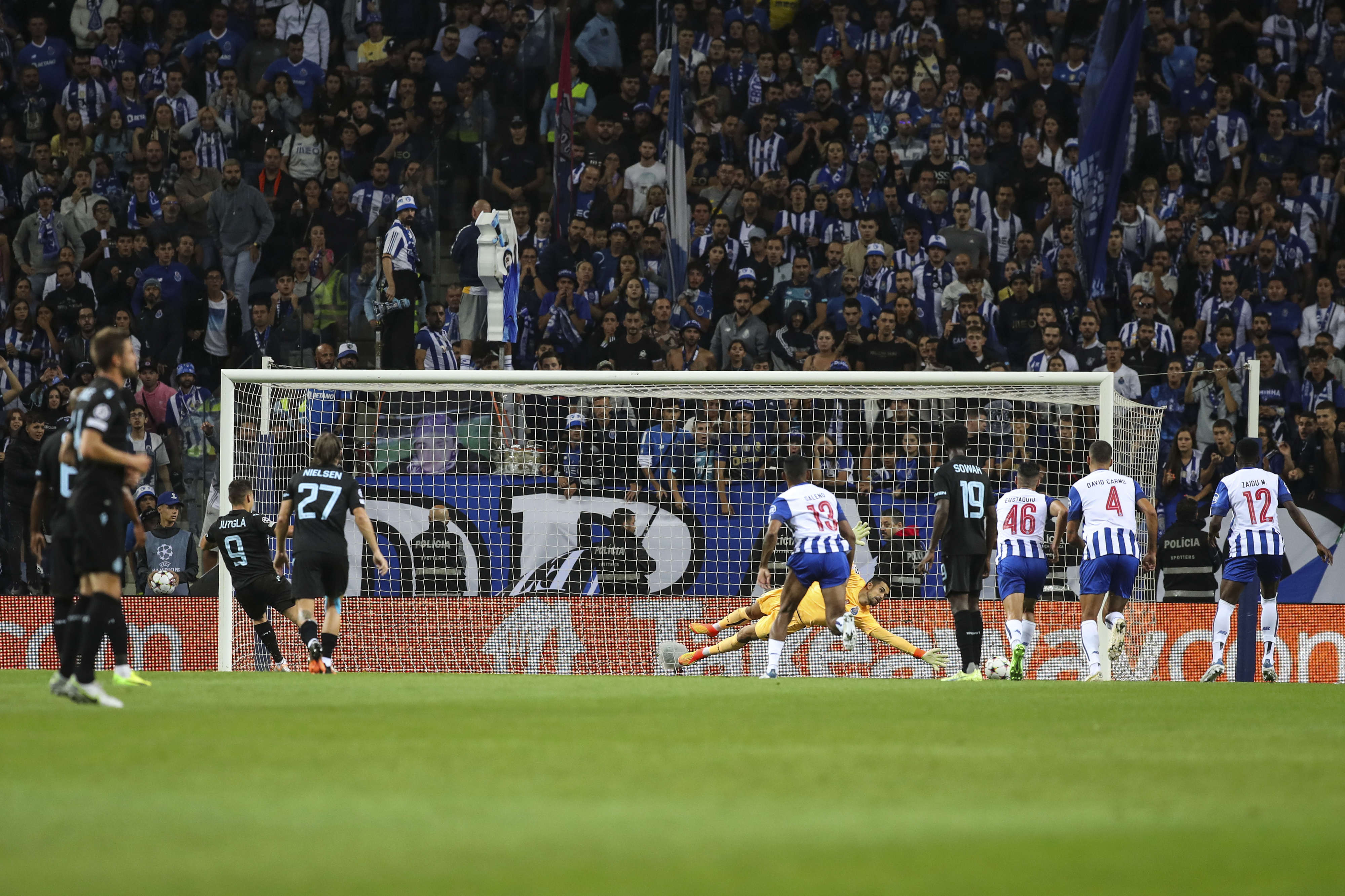 Porto 🆚 Club Brugge, Dragões levam Sowah do campeão belga 🥶