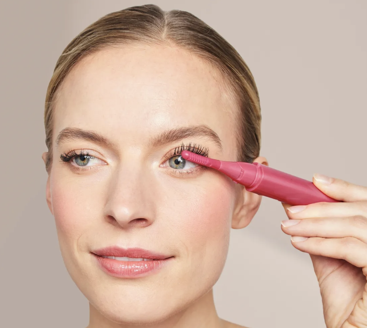 Não apanhou o curvador de pestanas aquecido do Lidl (e barato)? 3 alternativas semelhantes desde 7,87€