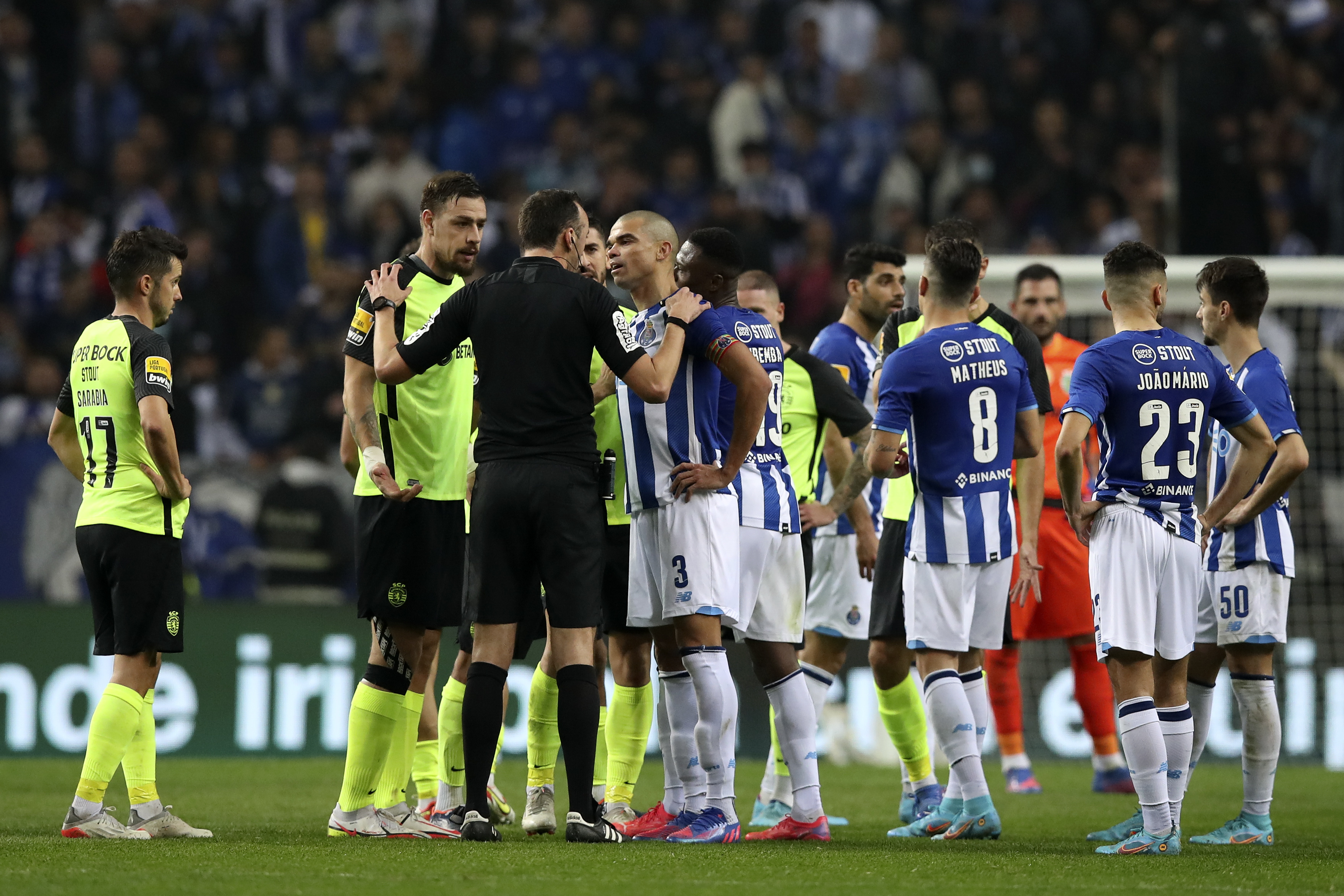 Dragão interditado por dois jogos devido aos incidentes no FC