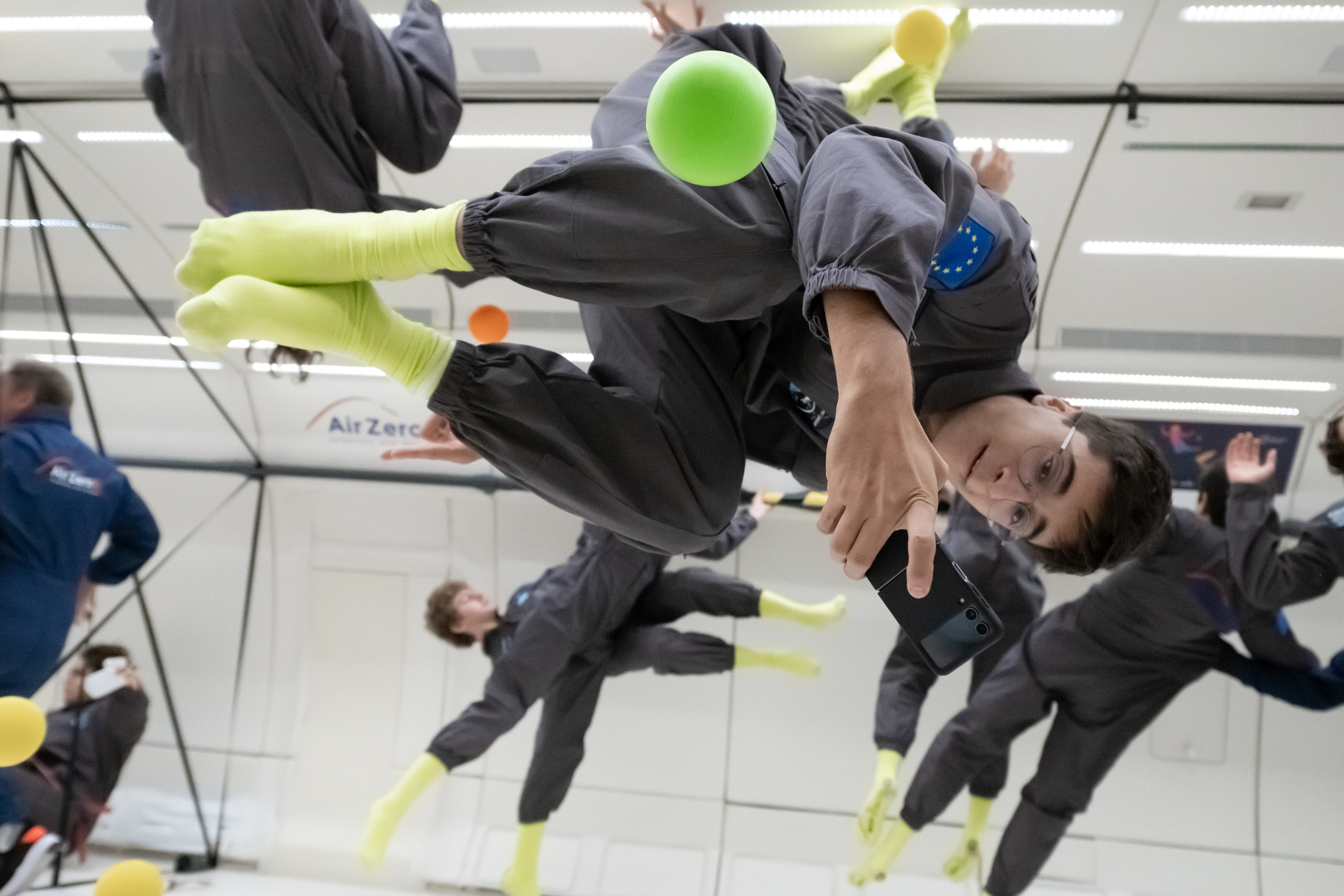 Um turbilhão de emoções, acrobacias como super-heróis e experiências em Zero-G. Como é ser astronauta por um dia?