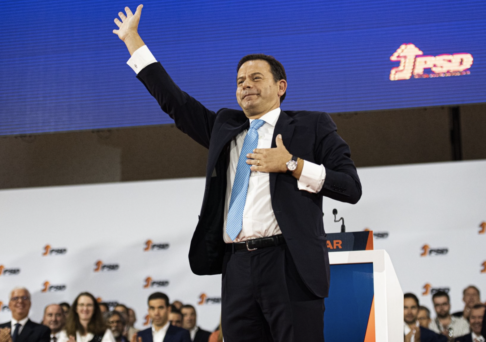 Portugal vira à Direita. AD vence, fica longe da maioria e a noite ficou (quase) toda para o CHEGA