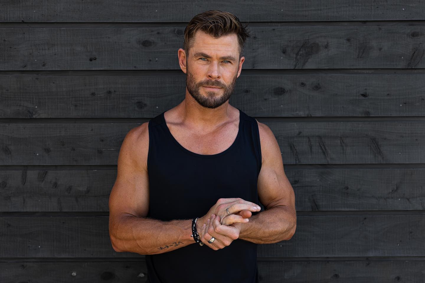 Chris Hemsworth é o vilão do novo filme “Mad Max”. 15 fotos sexy do ator de 40 anos