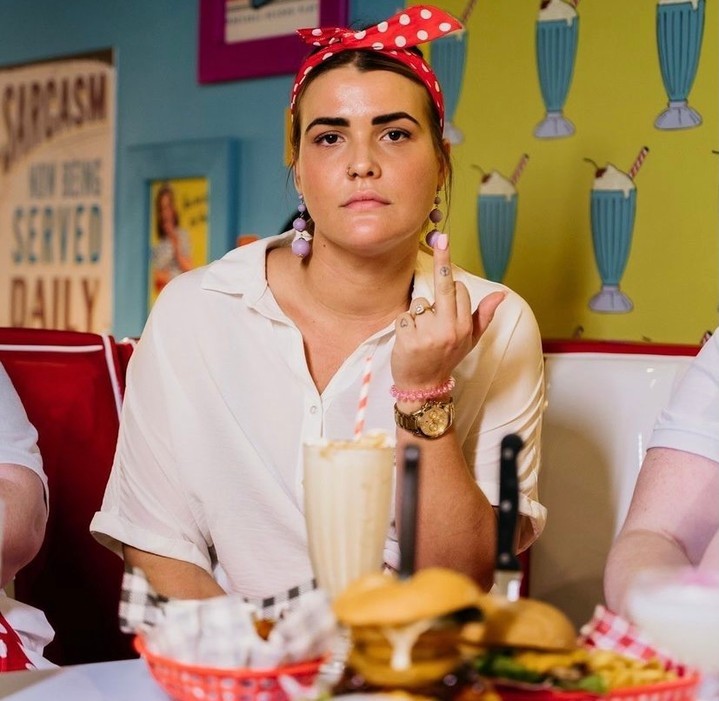 Pagar para ser maltratado. É no Karen’s Diner, o restaurante que já é viral nas redes sociais