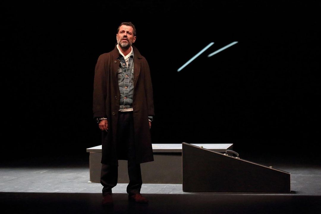 “Não tenho dinheiro para pagar a [renda]”. Ator Manuel Wiborg em risco de ficar sem casa devido a falta de pagamento de apoios do Estado