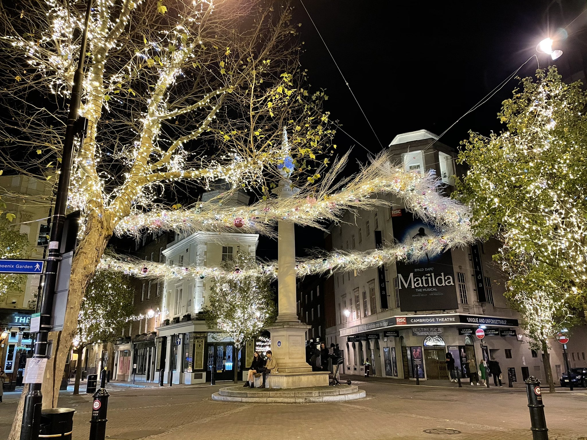 A magia do Natal já está espalhada pelo mundo. Veja as iluminações