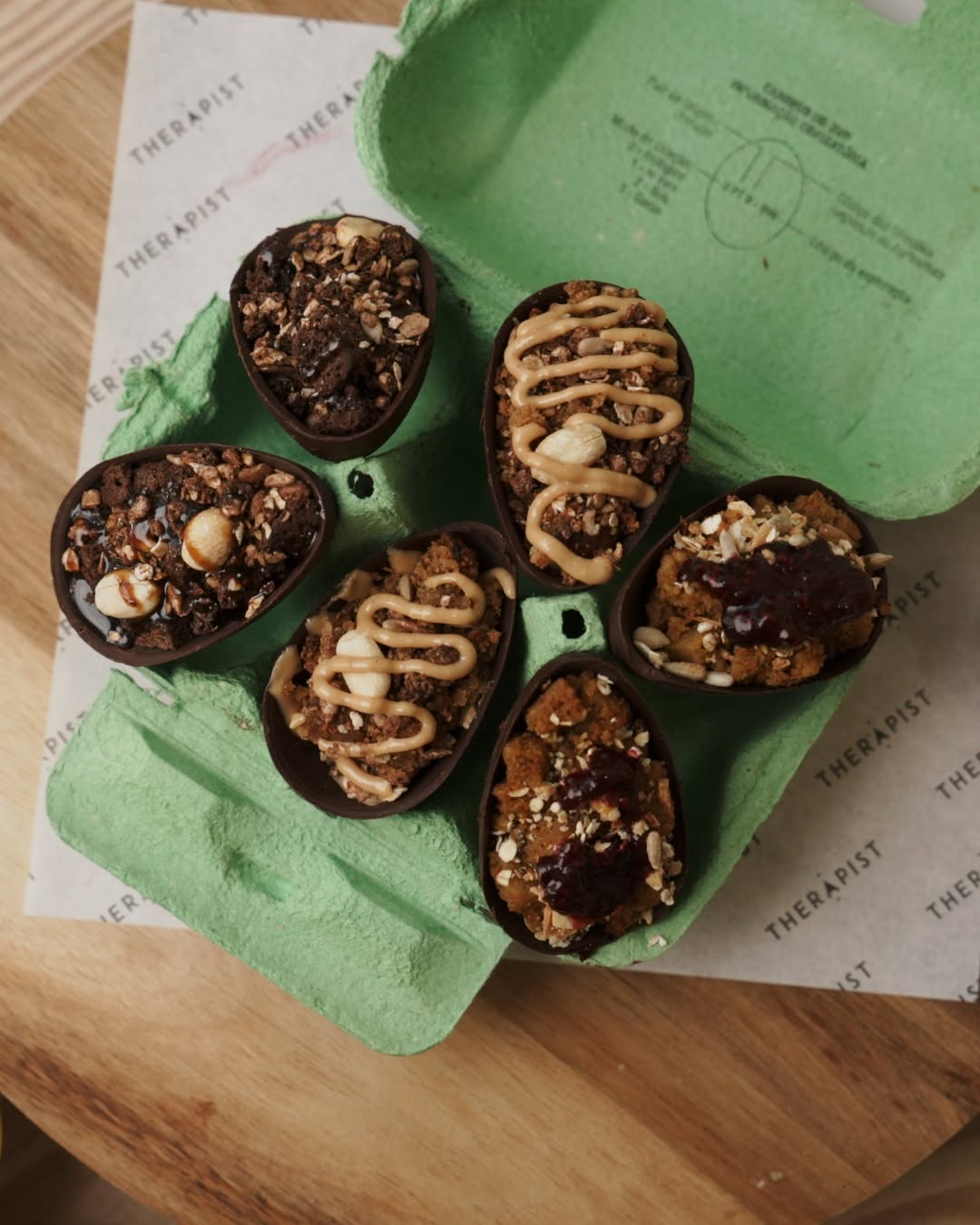 Estes ovos da Páscoa com recheios como caramelo salgado e frutos vermelhos não têm glúten, açúcares ou laticínios