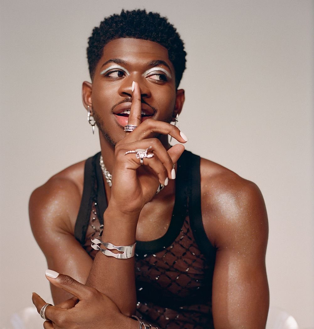 Acusado de 4 crimes após andar de cuecas e botas pela rua, Lil Nas X poderá apanhar 5 anos de prisão