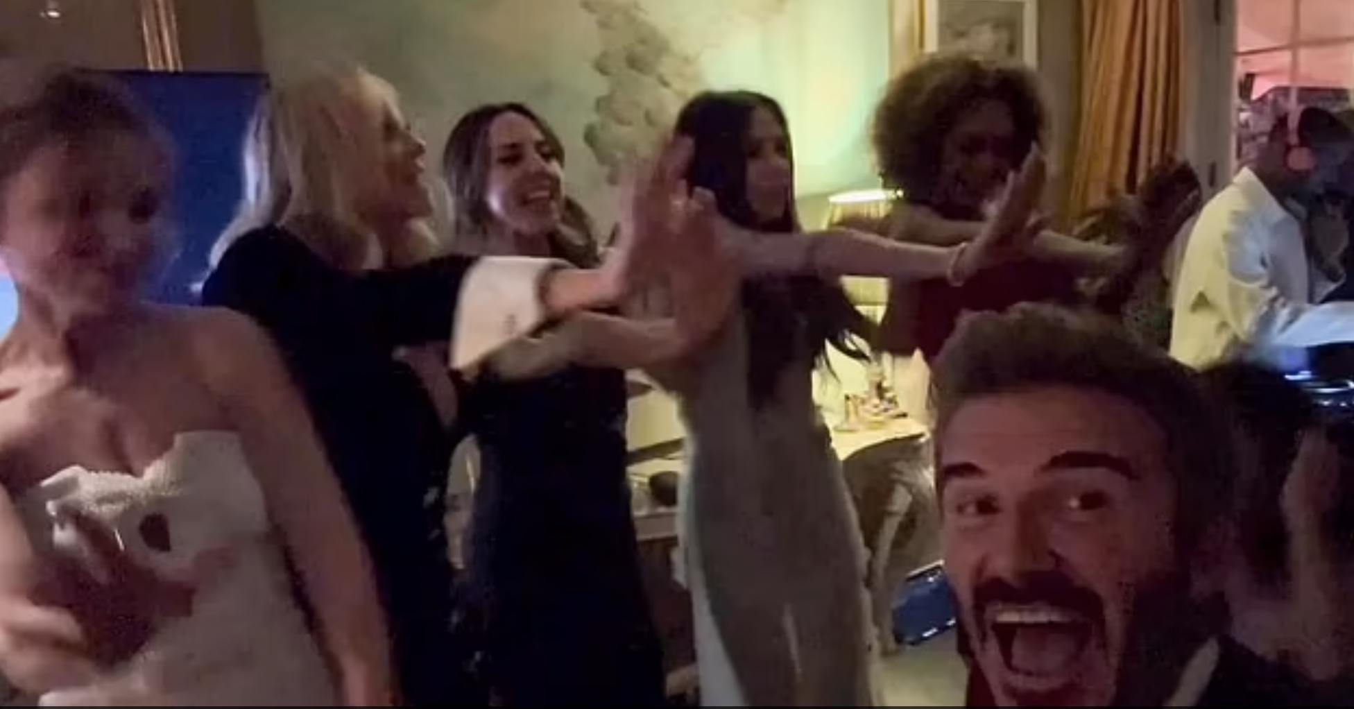 David Beckham faz vídeo privado e filma reencontro das Spice Girls a cantar e dançar. Veja aqui