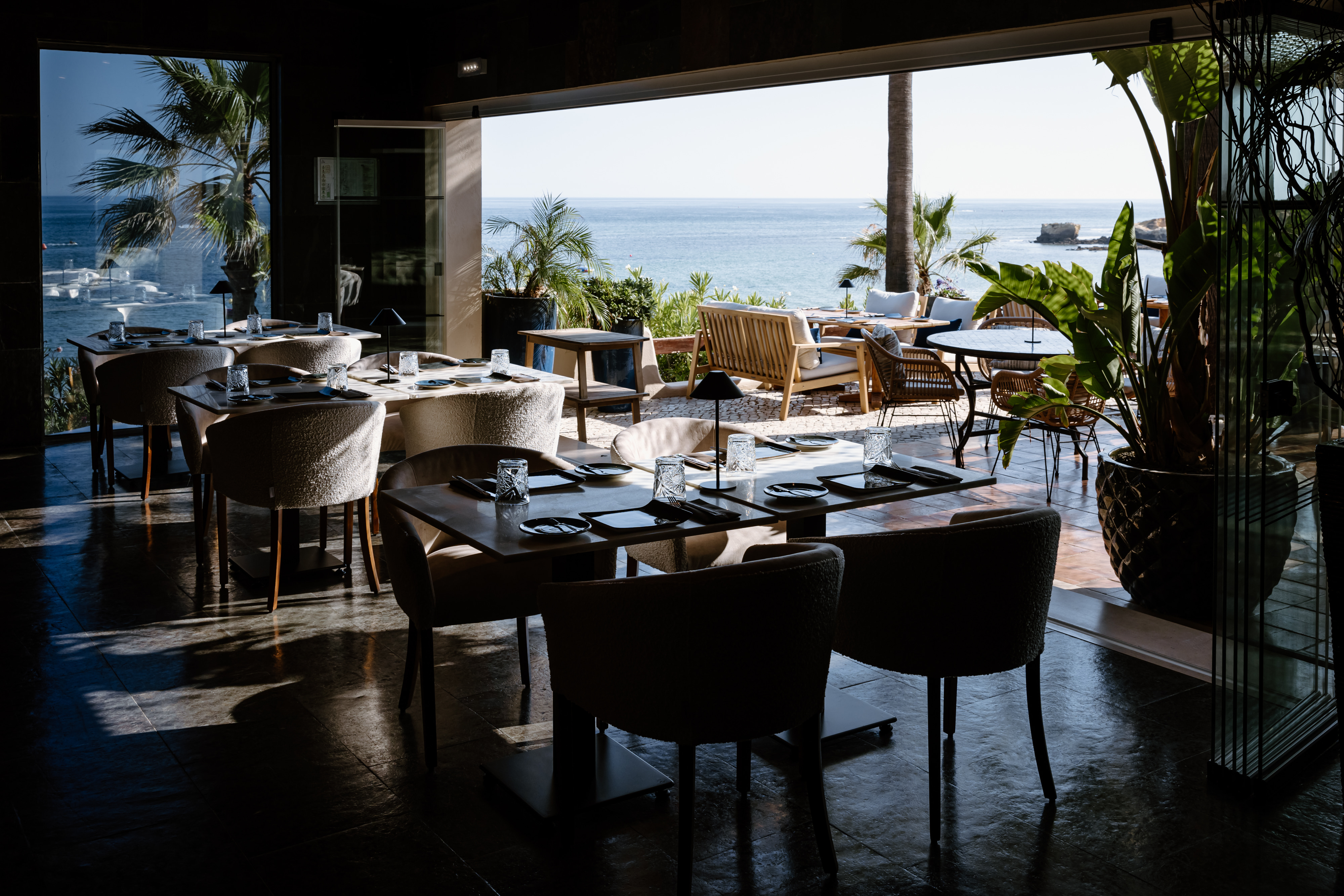 Sushi, cortes premium e DJ junto ao mar. Vêm aí noites de verão no Algarve como nunca as viu