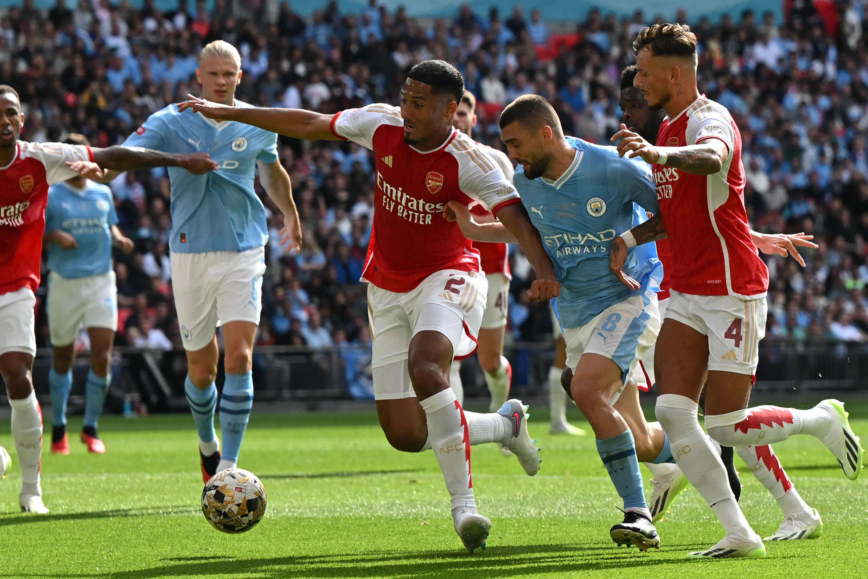 Arsenal vence Manchester City e conquista Supertaça de Inglaterra