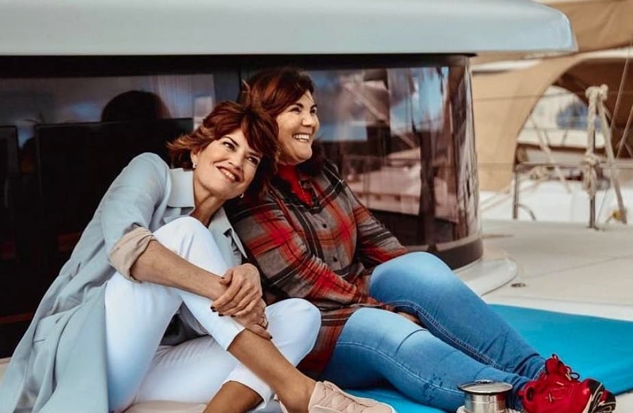 O abandono do pai, a pobreza, a vida num orfanato e o amor aos filhos. As confissões de Dona Dolores.