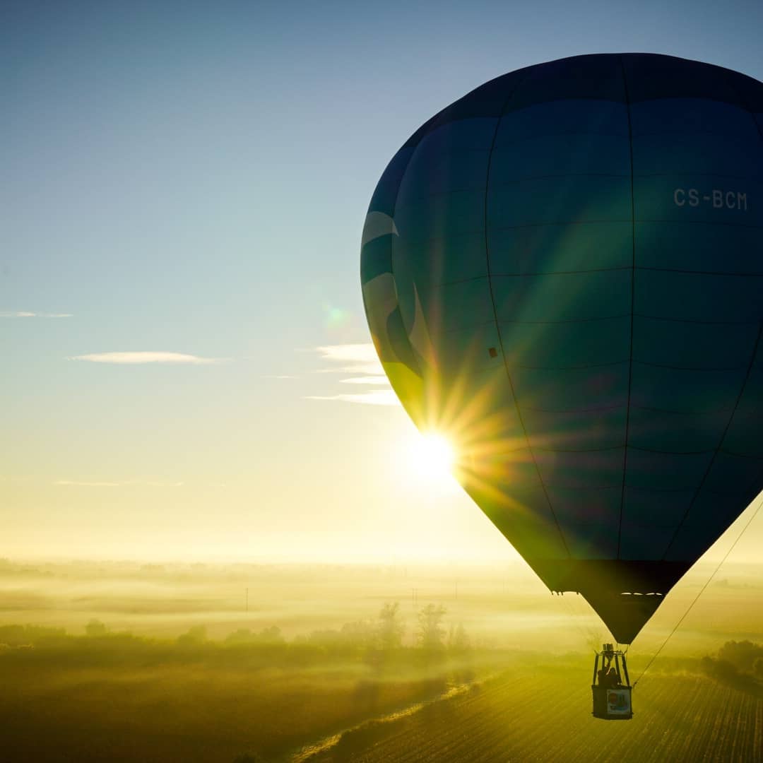 Balões de ar quente vão sobrevoar Coruche até domingo — há DJ e concerto de Luís Trigacheiro
