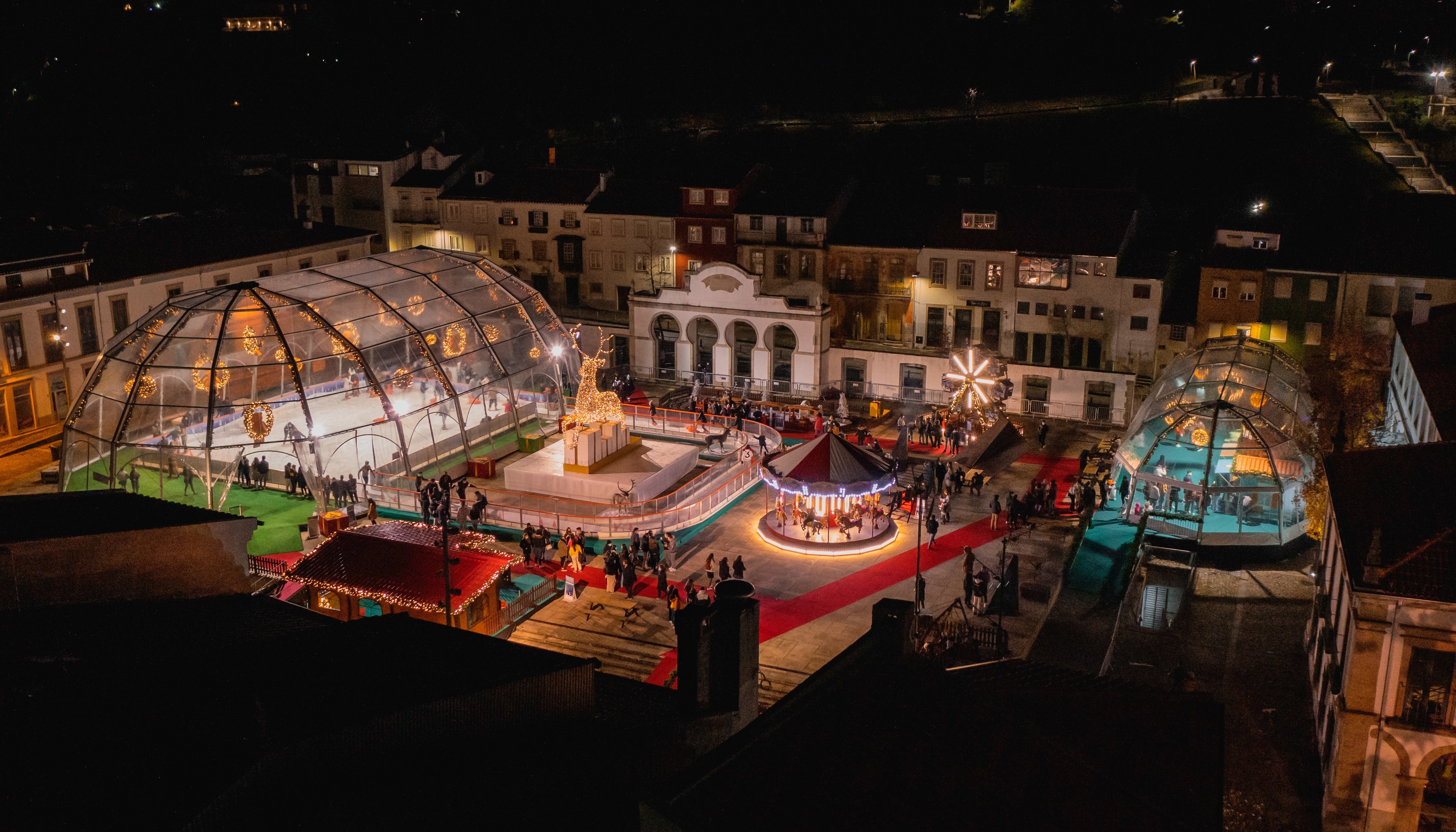 Entre no espírito natalício em Bragança, Terra Natal e de Sonhos (e divirta-se na rampa de gelo)
