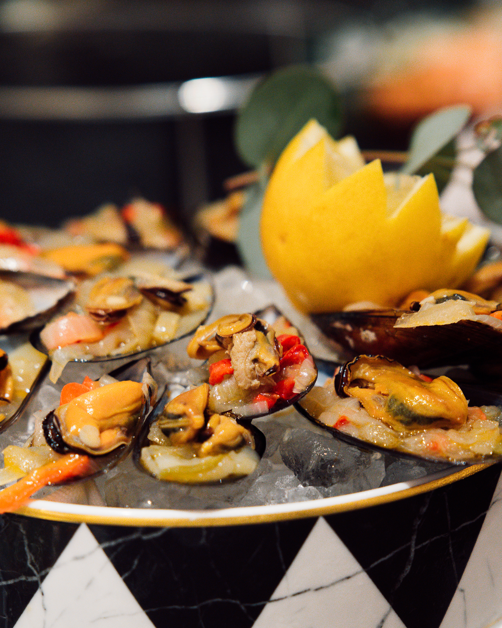 Este brunch de domingo tem ostras e bife Wellington — e acontece num hotel deslumbrante