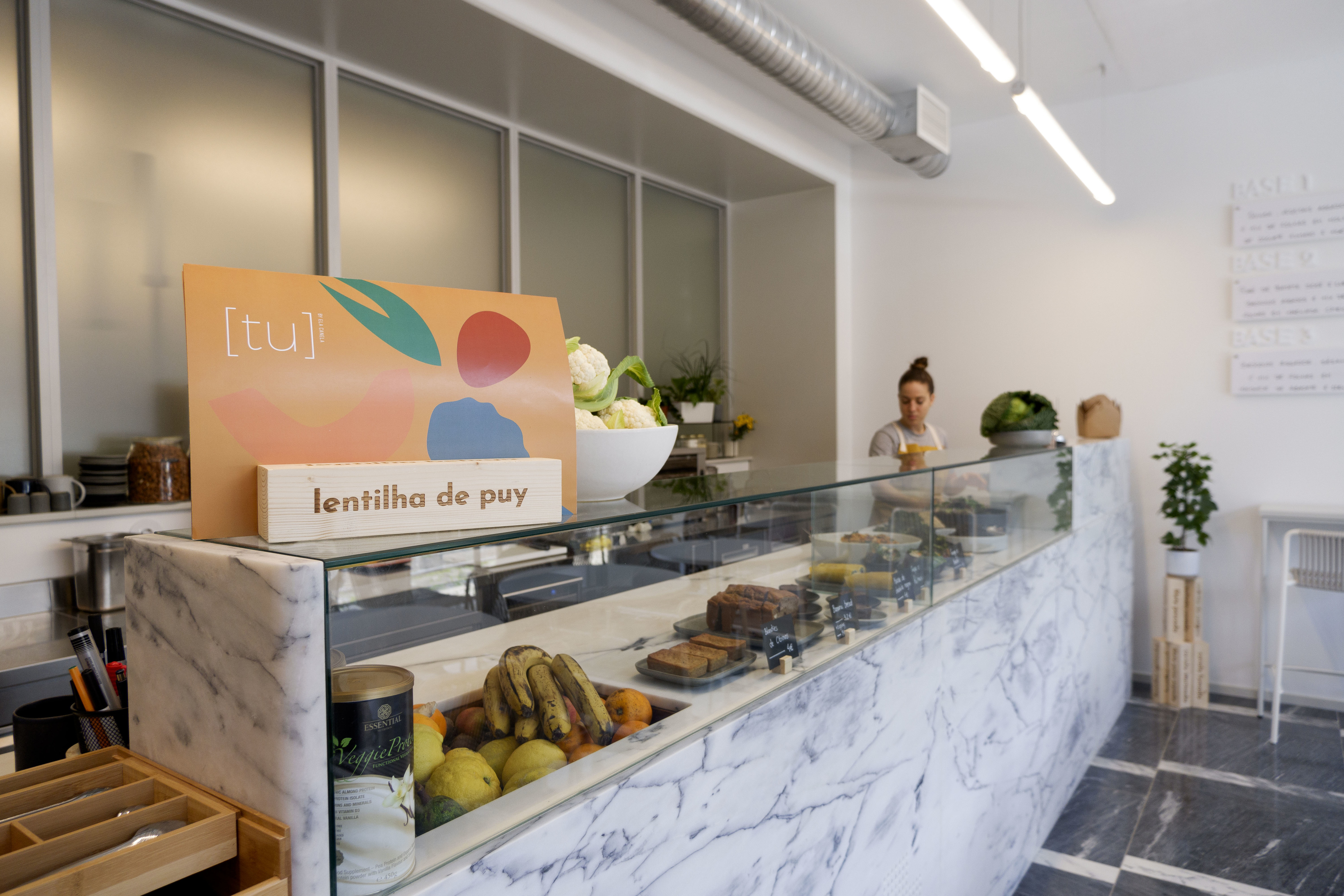 [tu]. O novo espaço do Ela Canela que serve o que o corpo pede — mesmo que seja uma mousse de chocolate