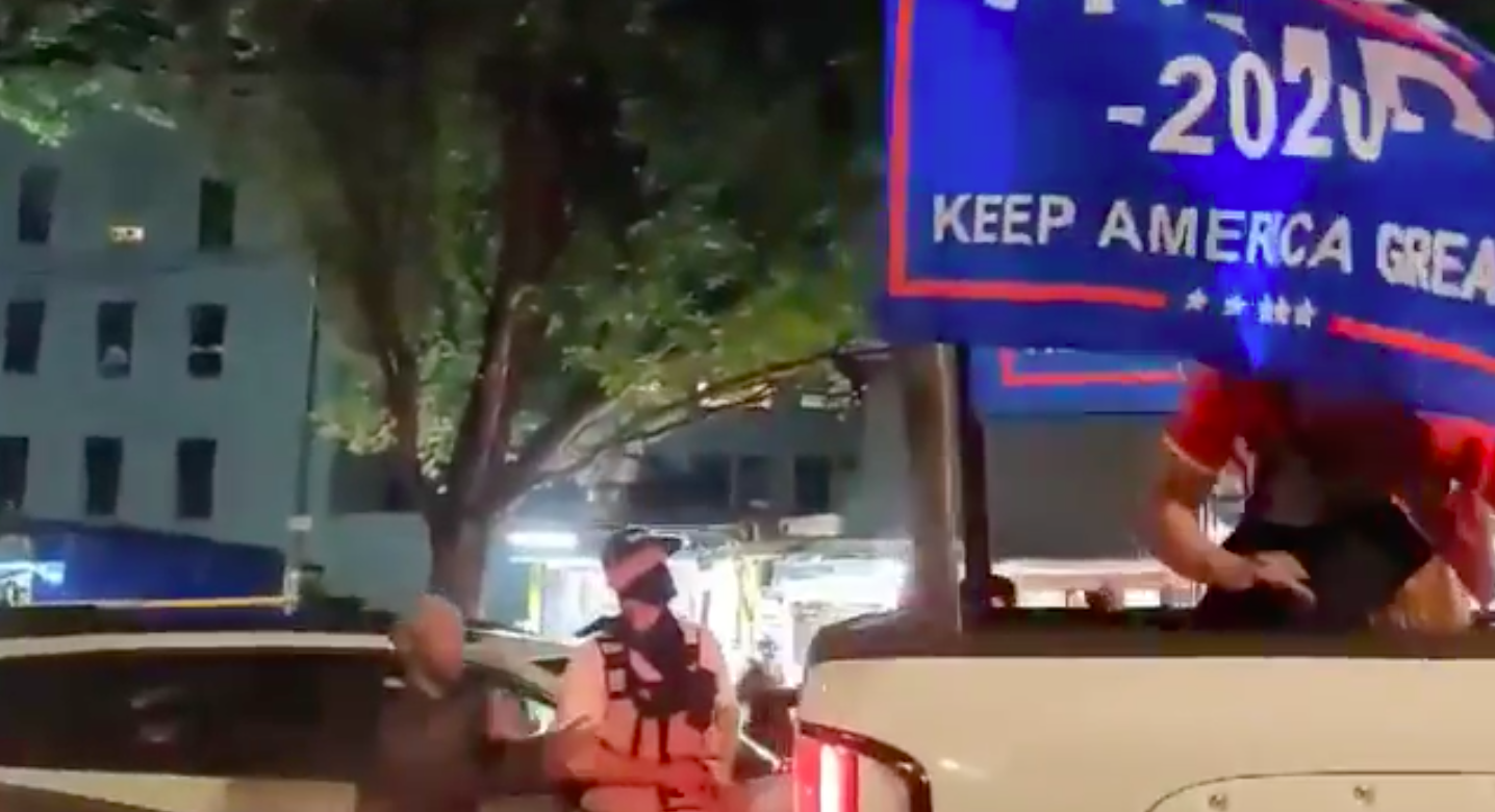 Homem morto durante protestos entre antirracistas e apoiantes de Donald Trump