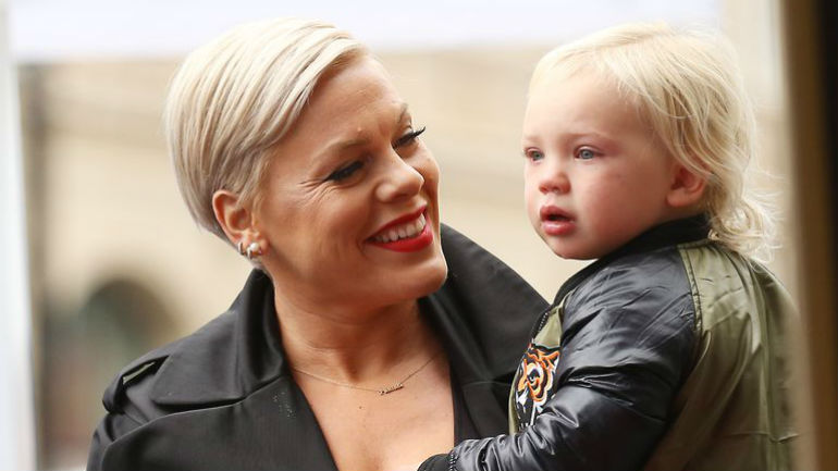 “São todos nojentos”. Pink responde aos fãs que criticam filho de 2 anos
