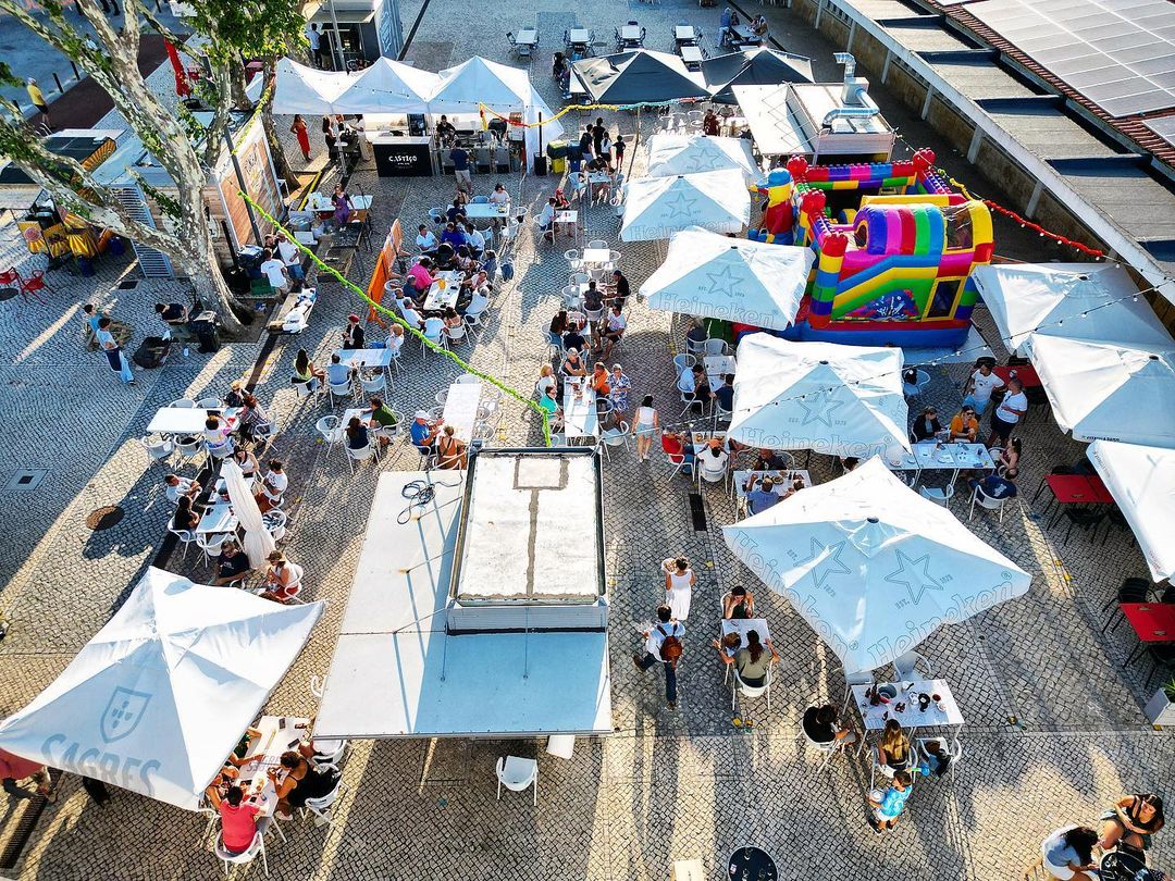 Carcavelos vai estar em festa. Pode contar com insufláveis, atuações ao vivo e até uma sardinhada