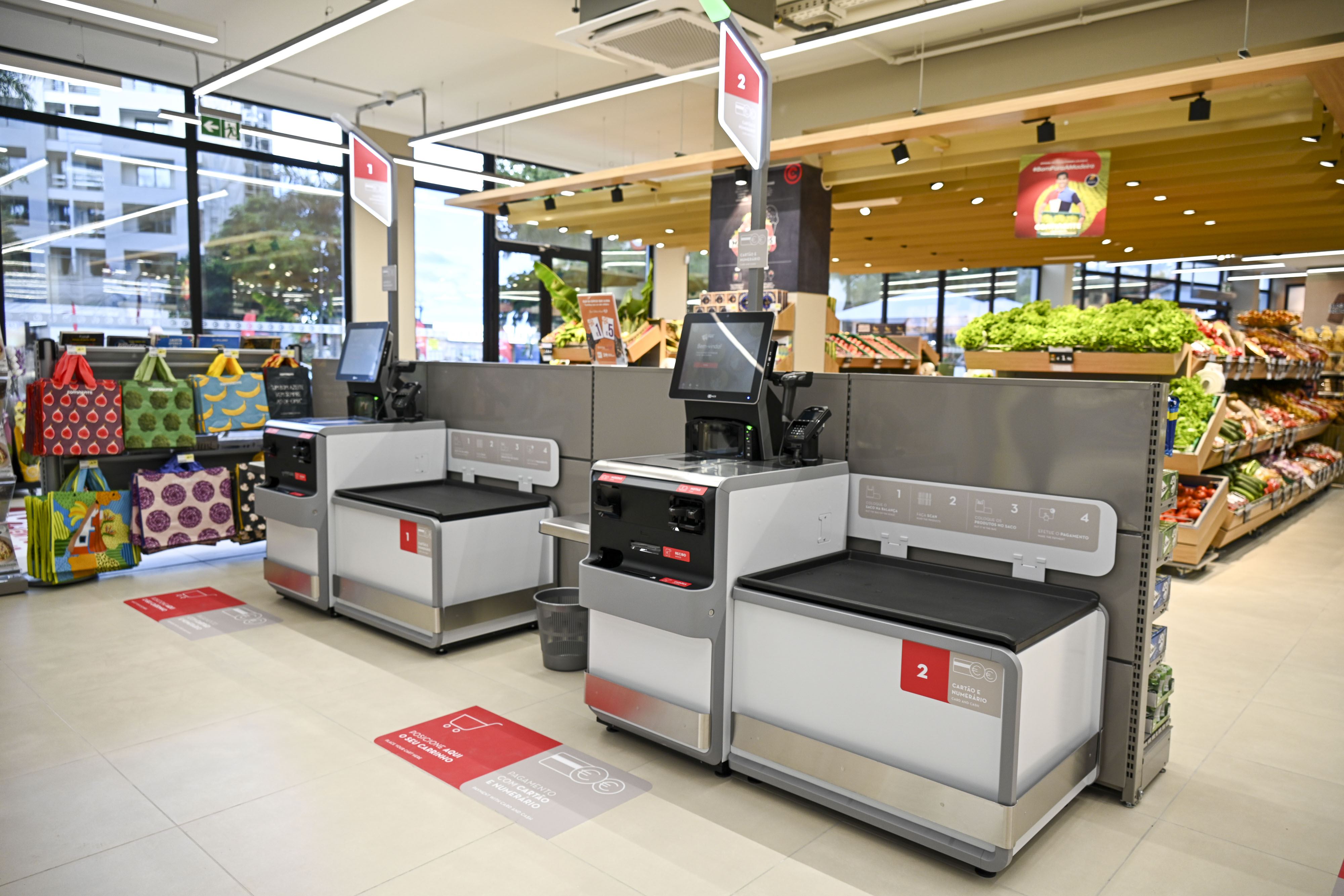 Continente tem novas caixas de self-checkout. Saiba em que lojas pode encontrar esta novidade